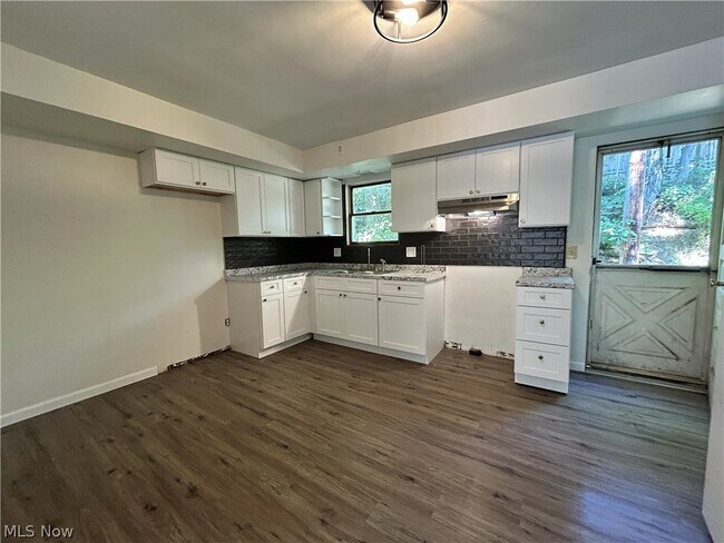Building Photo - 3601 Beaumont Dr