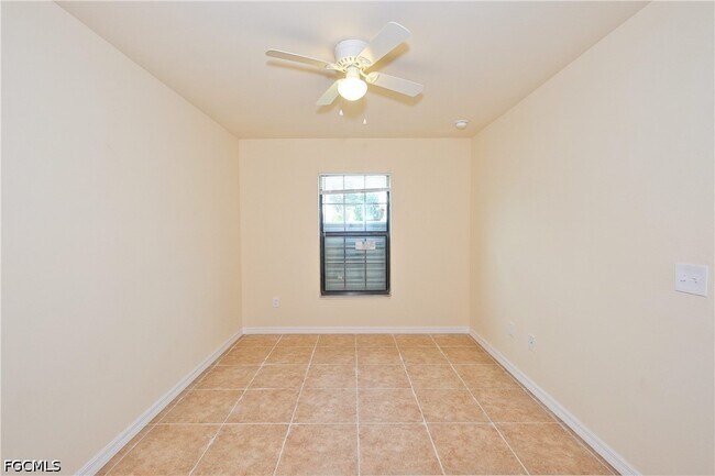 Building Photo - 615 SE 6th Terrace