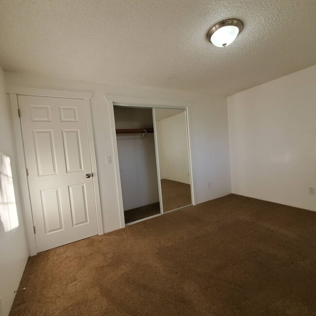 Building Photo - Cozy 2 Bed, 1 Bath duplex with large yard - Won't Last Long!