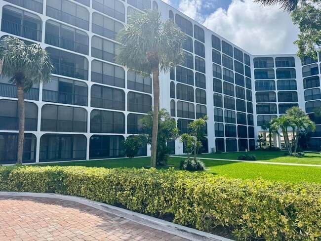 Building Photo - 1629 Riverview Rd