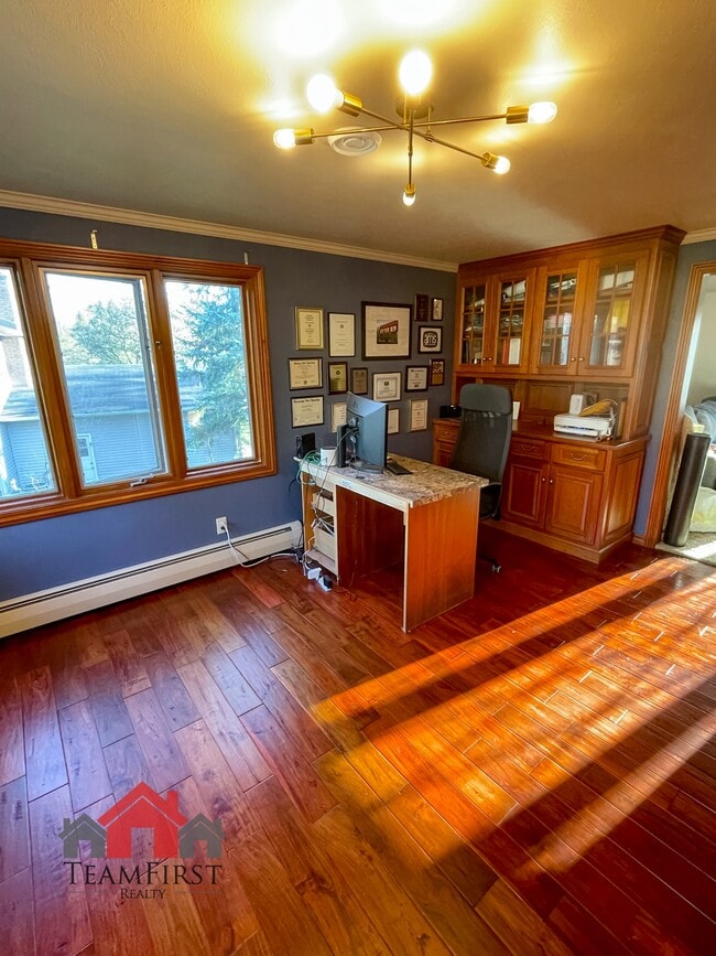 Building Photo - 910 Pine Ridge Dr