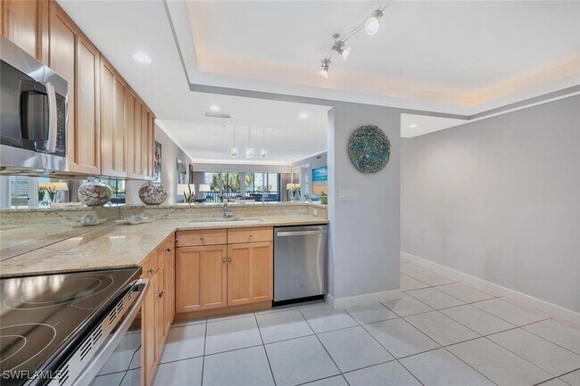 Building Photo - 12945 Vanderbilt Dr