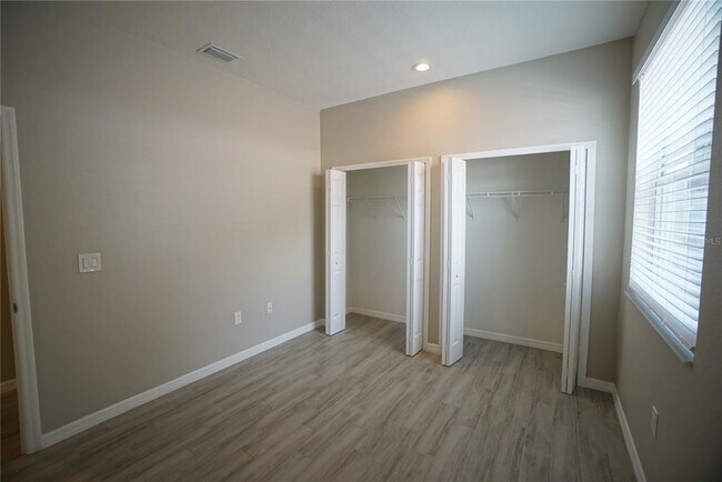 Building Photo - 4104 N Thatcher Ave