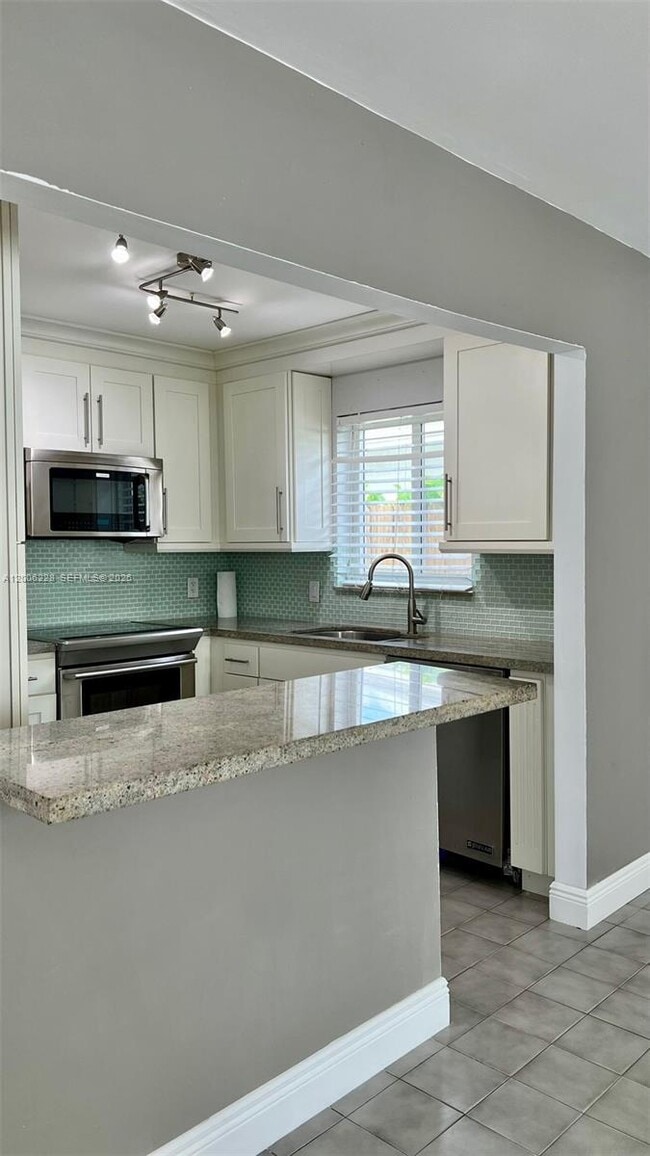 Building Photo - 2036 SW 57th Ct
