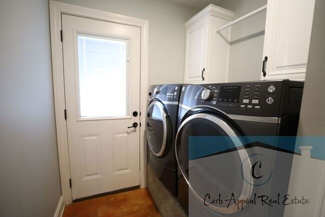 Building Photo - 3 bed / 2 bath home in Jonesboro