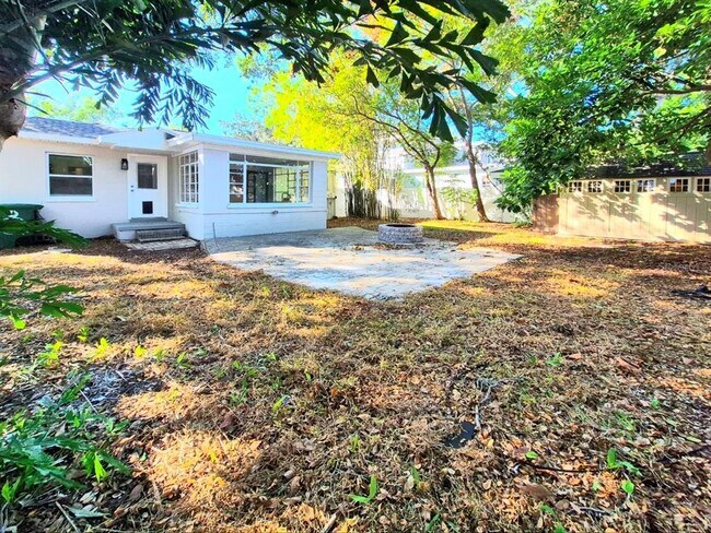 Building Photo - 2617 W Watrous Ave