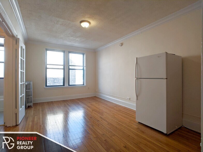Building Photo - 3735 N Spaulding Ave