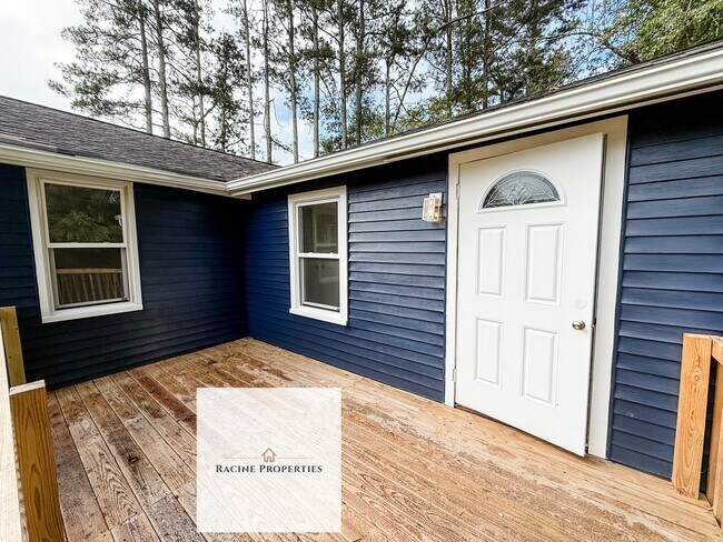 Building Photo - Country retreat in Piedmont!