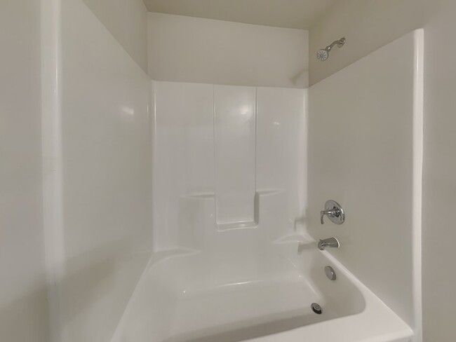 Building Photo - Apply today! Ashton Lakes