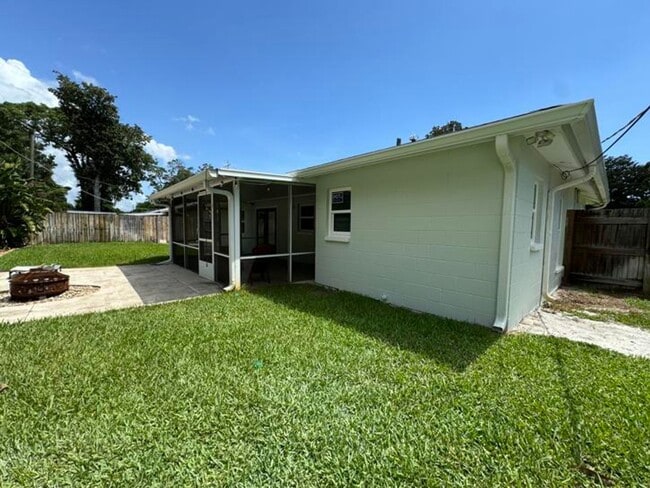 Building Photo - Adorable 3/2 with Bonus Room in Ormond Beach