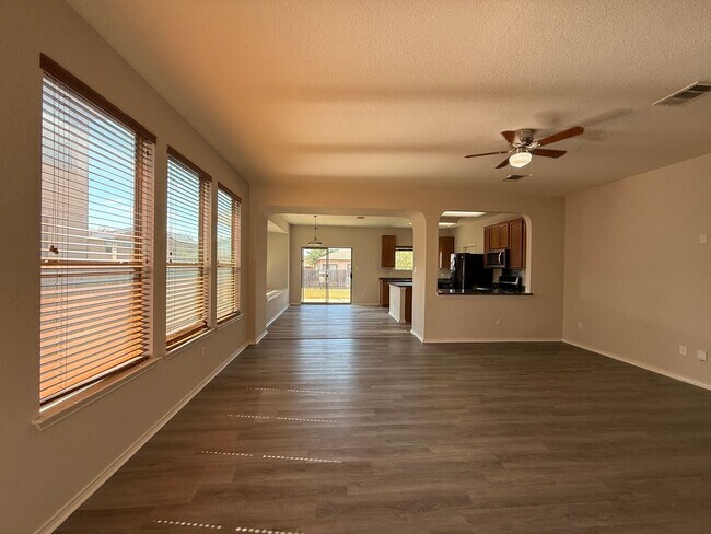 Building Photo - 1722 E Mesa Park Dr