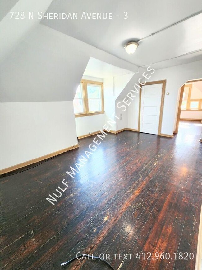 Building Photo - 728 N Sheridan Ave