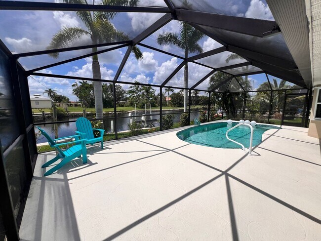 Building Photo - Waterfront Paradise in Punta Gorda Isles –...
