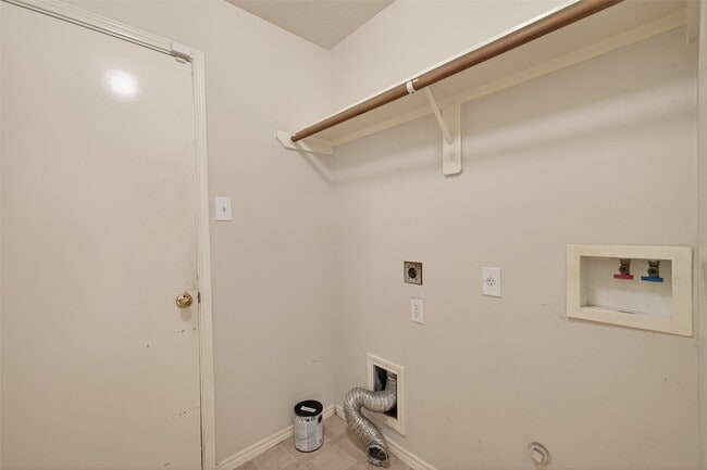 Building Photo - 19119 Yaupon Ranch Dr