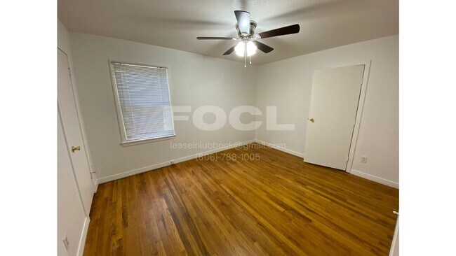 Building Photo - Spacious Home with a Large Backyard