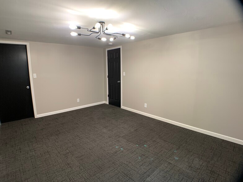 Building Photo - 211 Wedgewood Dr