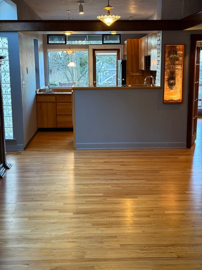 Building Photo - 6547 Greenwood Ave N