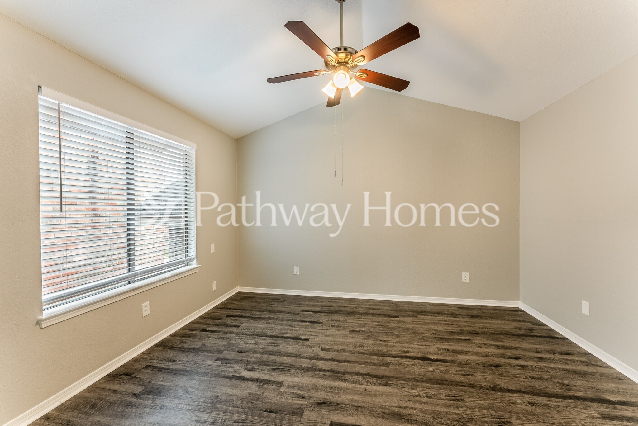 Building Photo - 920 Fairbanks Cir