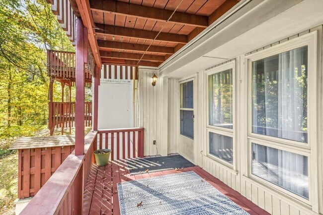 Building Photo - 6 Dogwood Dr