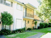 Building Photo - Angleton Townhomes
