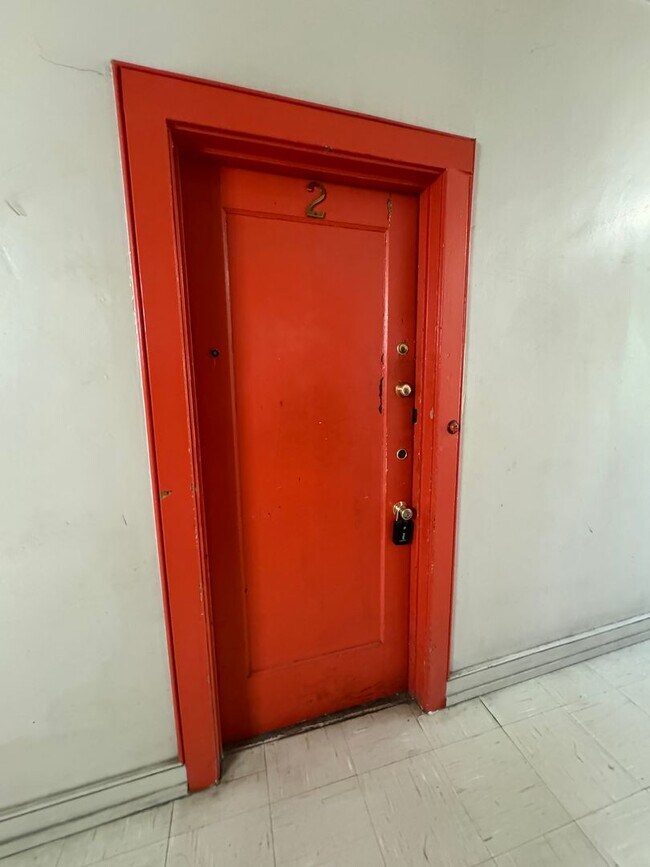 Building Photo - 3129 Broadway