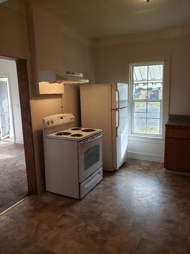 Building Photo - STATUS: AVAILABLE  | R93H | $1695
