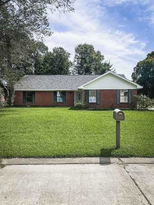 Building Photo - 200 Timberwood Dr
