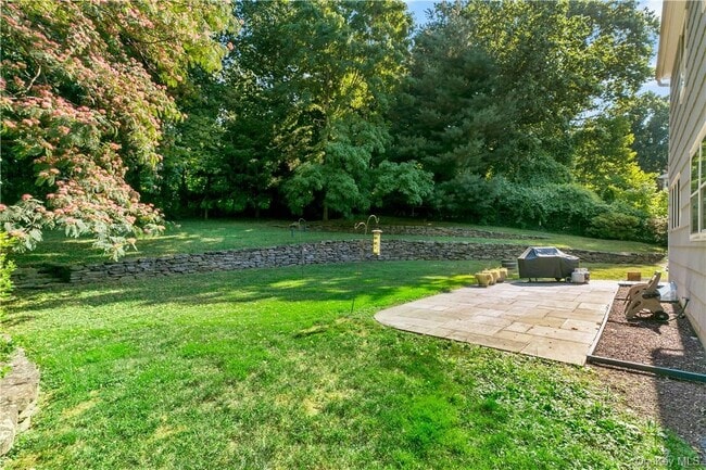 Building Photo - 46 Hemlock Dr