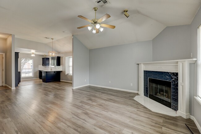 Building Photo - 312 SW 40th St