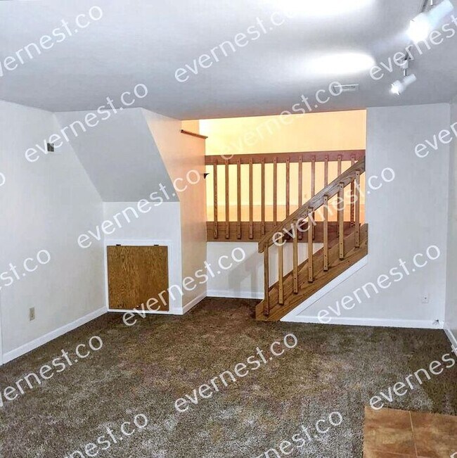 Primary Photo - Beautiful 4-Bedroom Home with Modern Comfo...