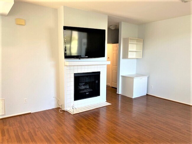 Building Photo - Wonderful Condo in Sabre Hills