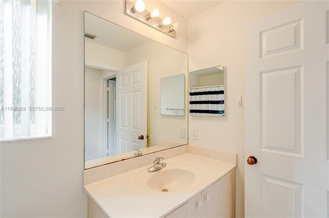 Building Photo - 1121 Golden Cane Dr