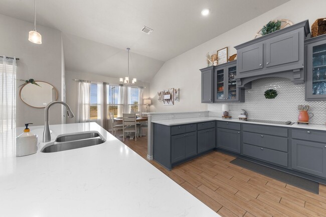 Building Photo - Upscale Living!