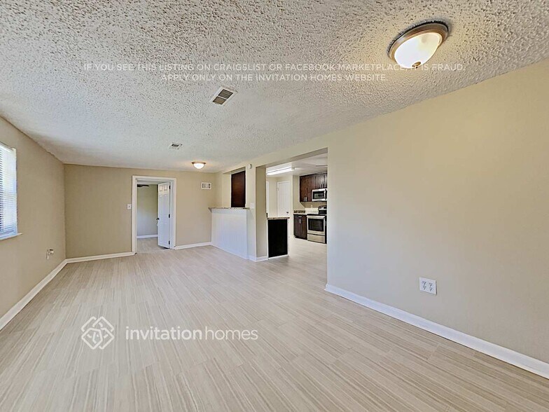 Building Photo - 8261 Greenleaf Cir