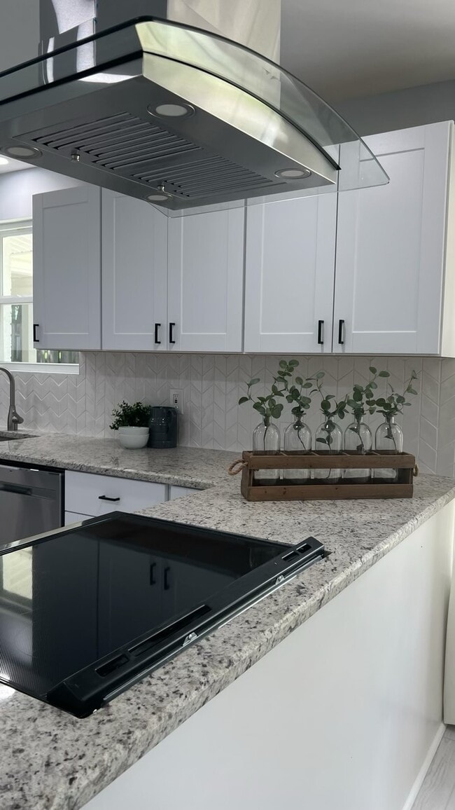 Building Photo - 806 Aileen Ave