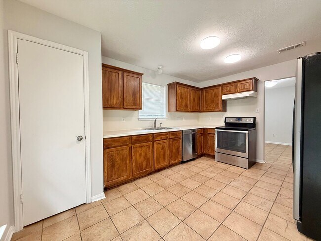 Building Photo - Beautiful One Story Home