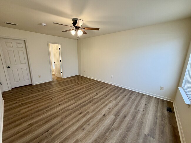 Building Photo - 197 Glenhurst Dr