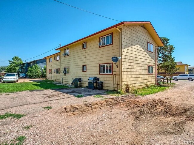 Building Photo - 4240 Loomis Ave