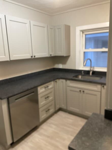 Building Photo - 24 Chapman St