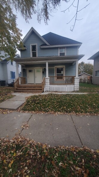 Pretty in all seasons - 1128 Portage Ave