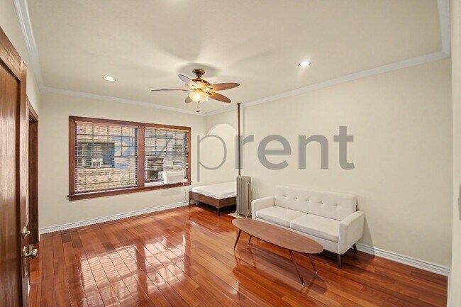 Building Photo - Unit 120