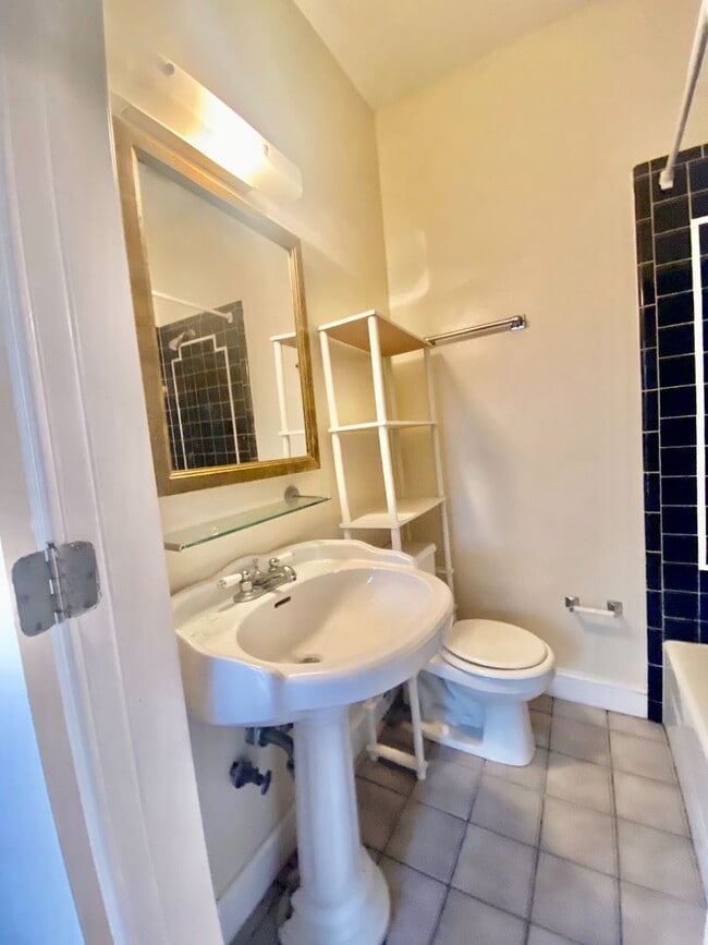 Building Photo - 326 N Madison St