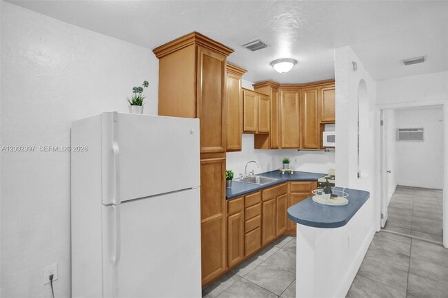 Building Photo - 1860 Venice Park Dr