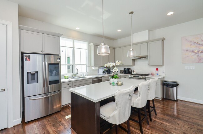 Building Photo - 2812 Grand Fountains Dr