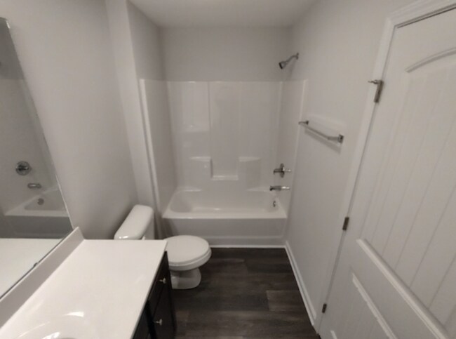 Building Photo - Move in Ready! Easy & Quick move-in process