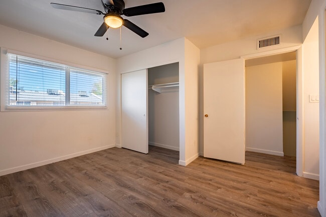 Building Photo - 12 E Hermosa Dr