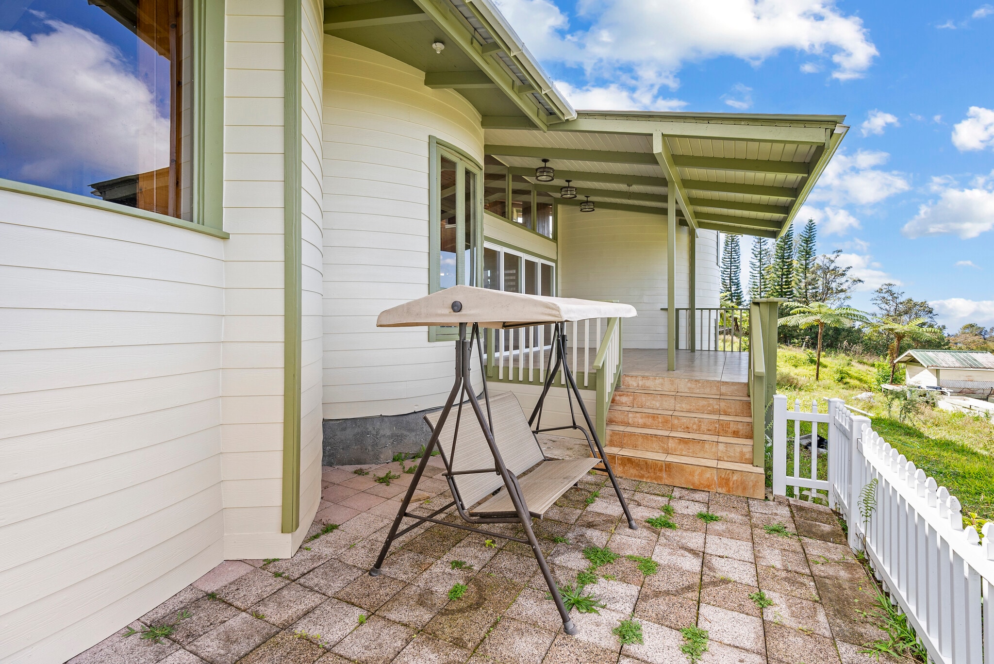 Outdoor Patio - 75-5486 Keke St