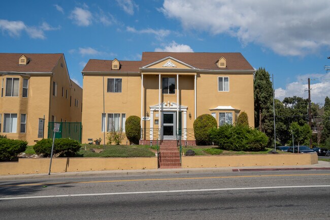 Building Photo - 4901 Beverly Blvd