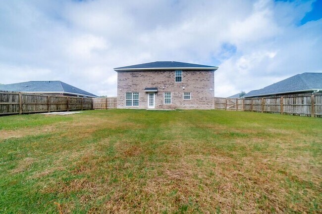 Building Photo - 211 Augusta Way