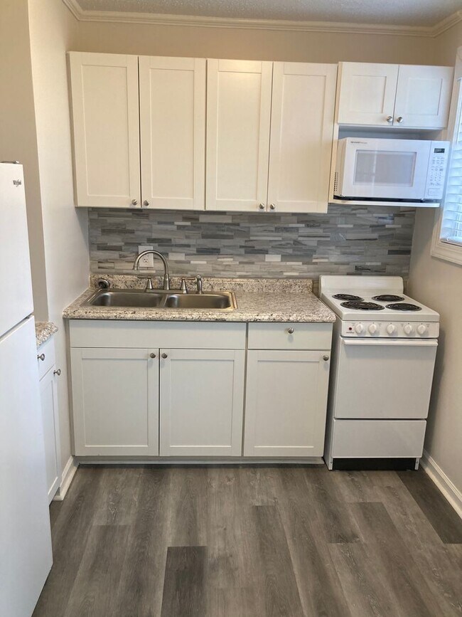 Building Photo - Adorable Condo in Sunset Hills! 2BR/1BA